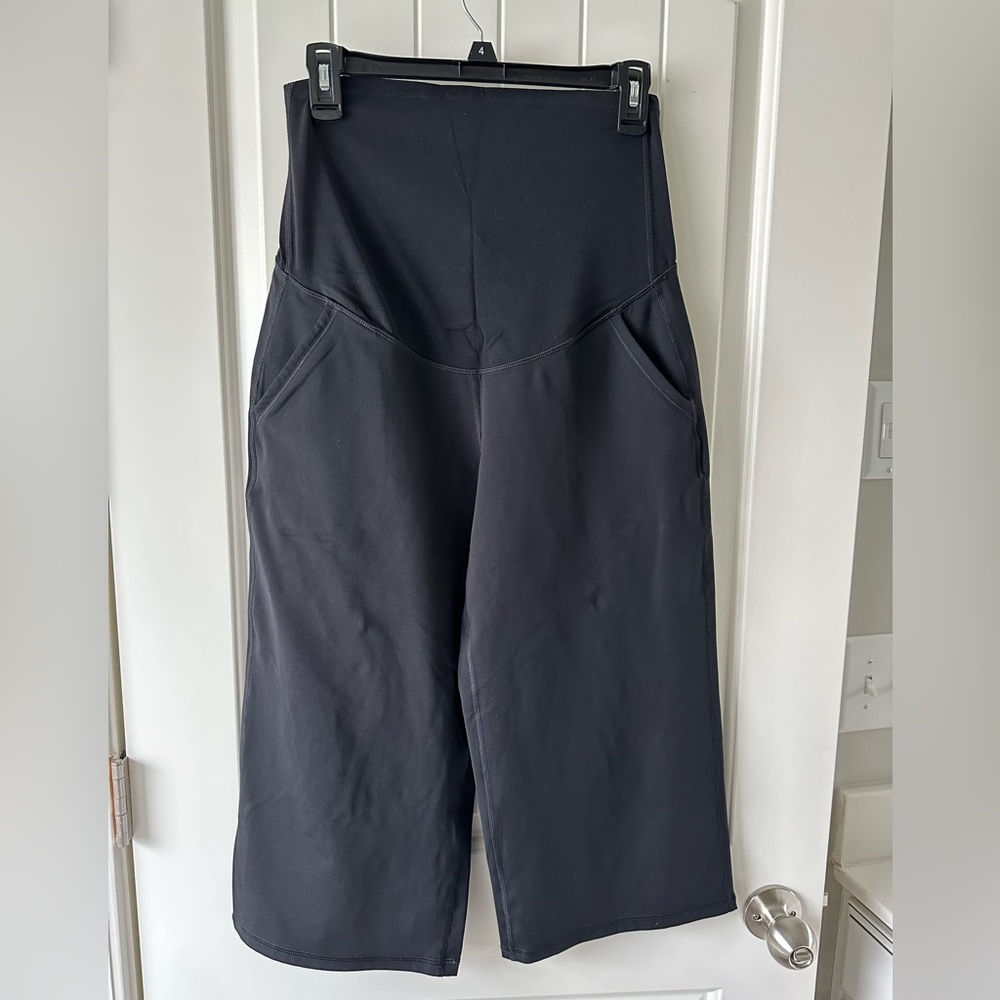 Women’s Black Maternity Wide Leg Capri Pants